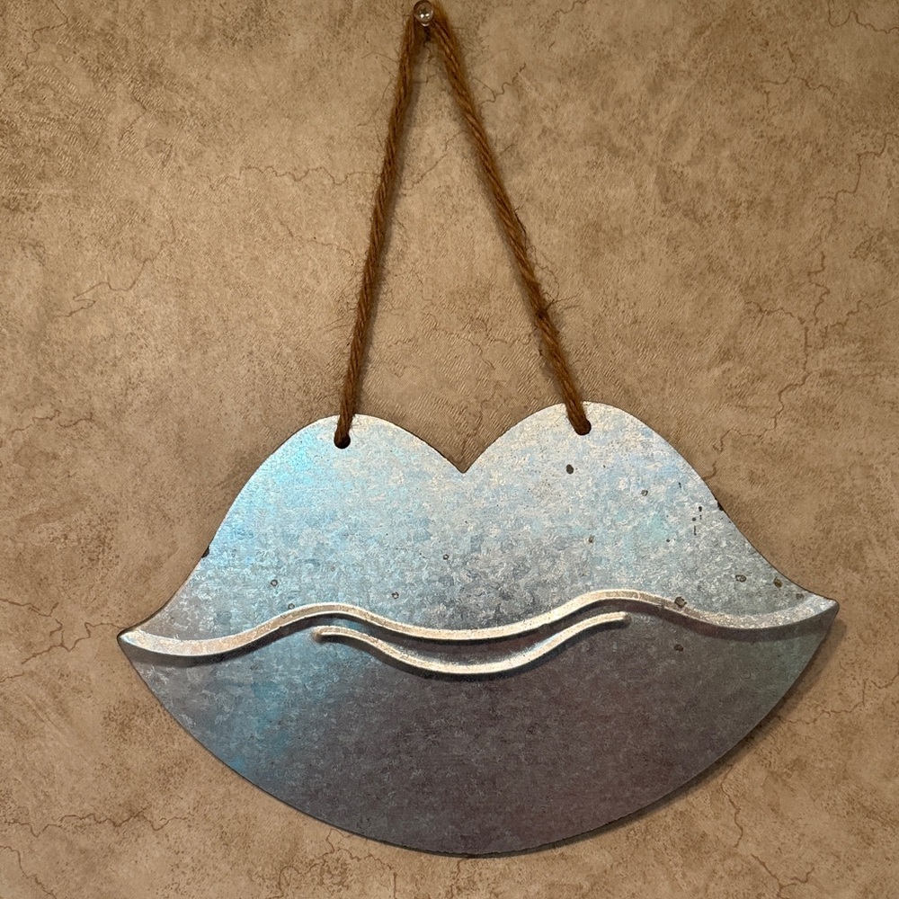 Metal lips wall art